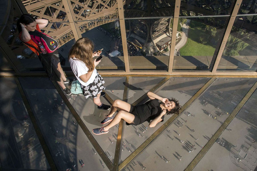 La Torre Eiffel estrena suelo de cristal a 57 metros de altura